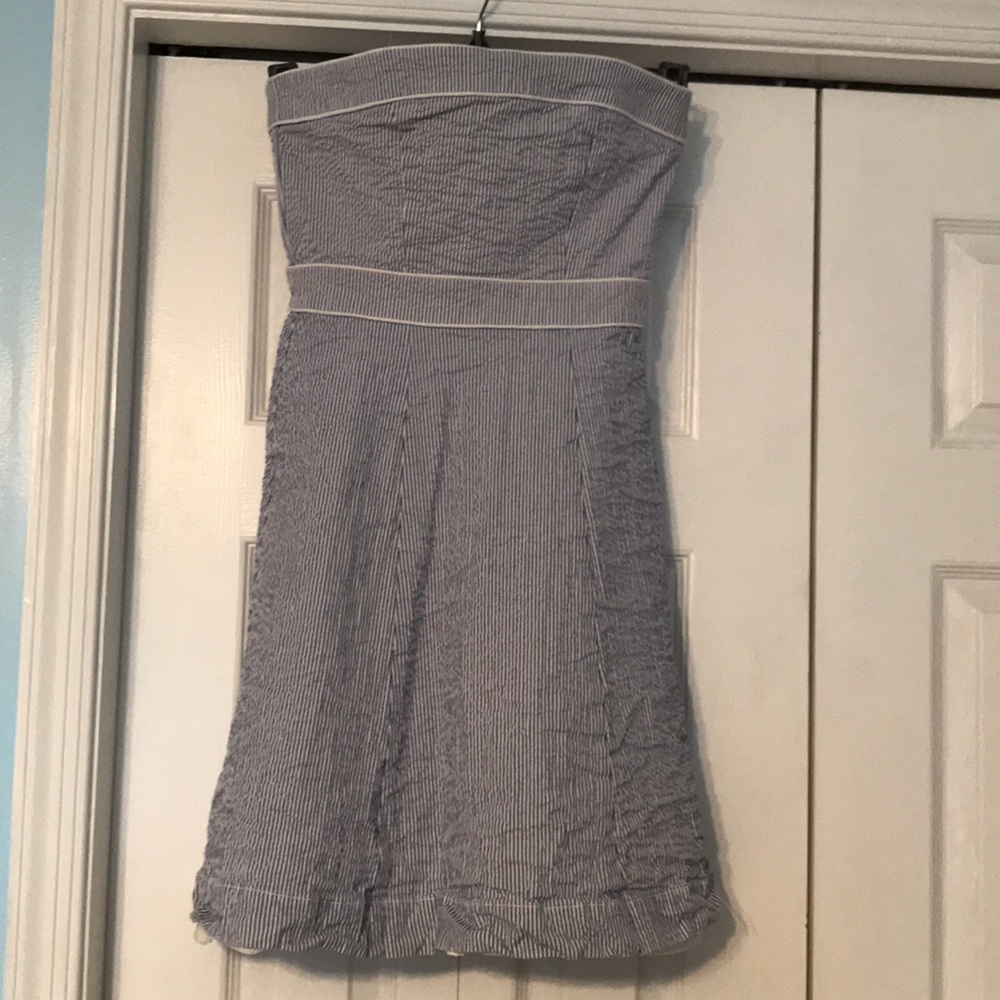 Adorable strapless summer dress